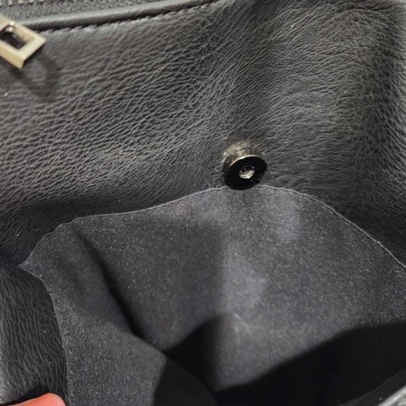 Peter Nygard Women's Leather Black Shoulder Bag - Picture 11 of 13